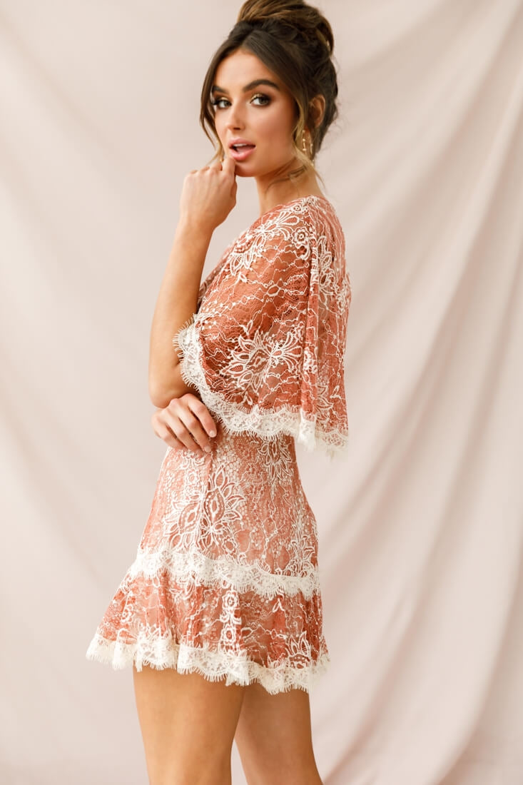 Caspar Batwing Lace Dress Rose/Beige