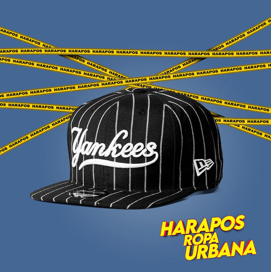 Gorra yankees plana negra a rayas blancas