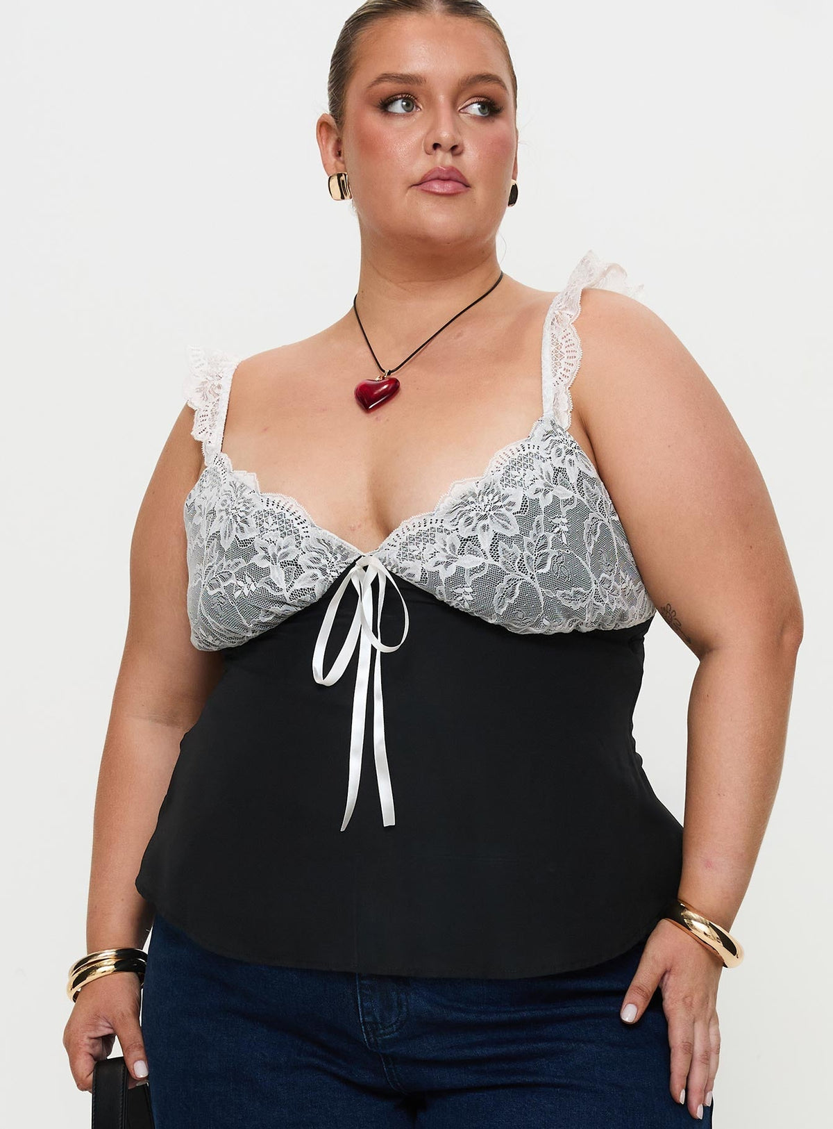 Delvonte Top Black Curve