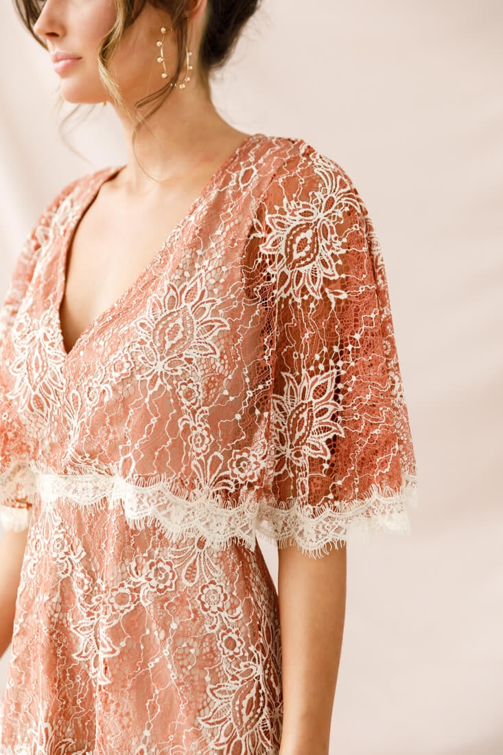 Caspar Batwing Lace Dress Rose/Beige