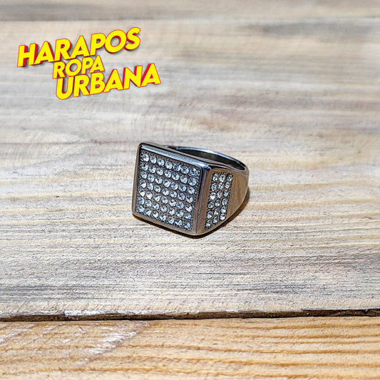 Anillo de acero plateado con diamantes cuadrado