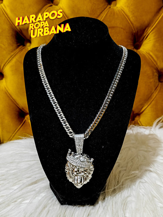 Dije cubana leon con corona diamantada plateada