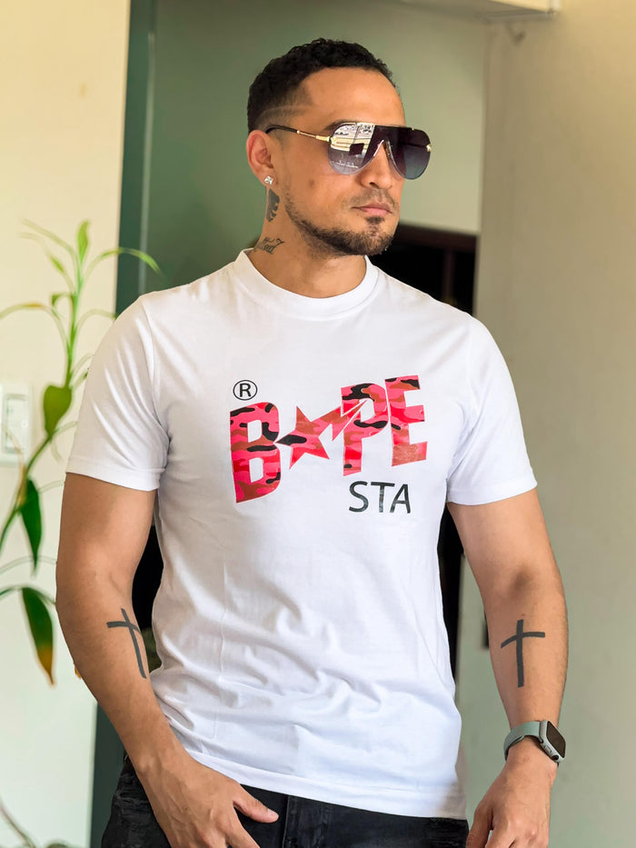 Polera bape blanca letras rosadas