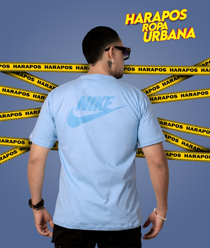 Polera nike celeste swoosh pequeño al frente