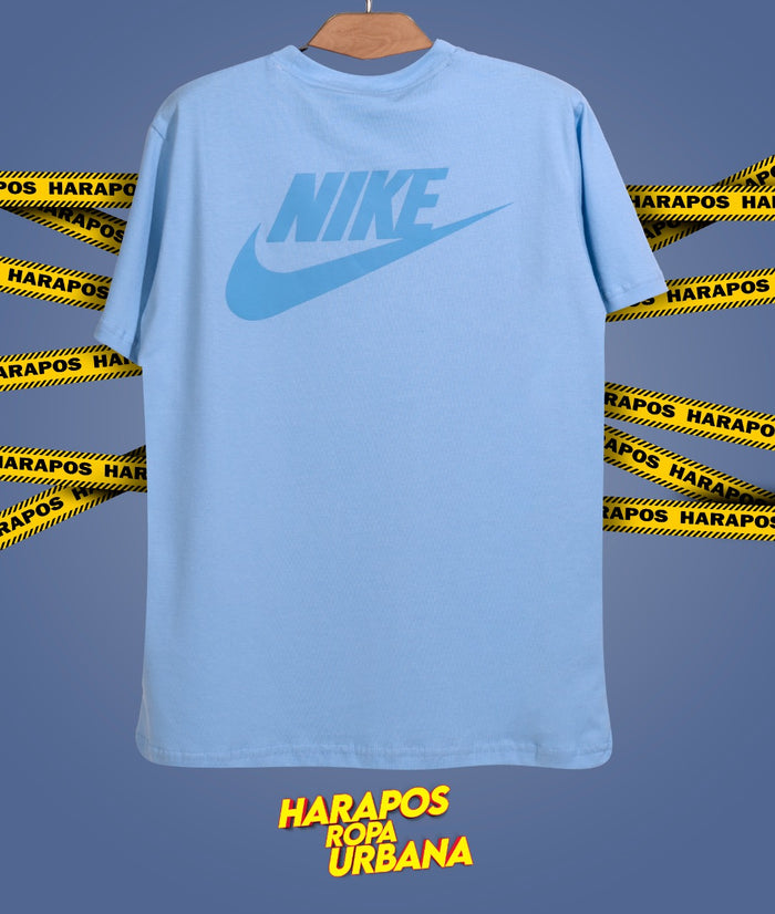 Polera nike celeste swoosh pequeño al frente