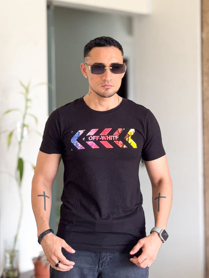 Polera off white negra astronauta detras