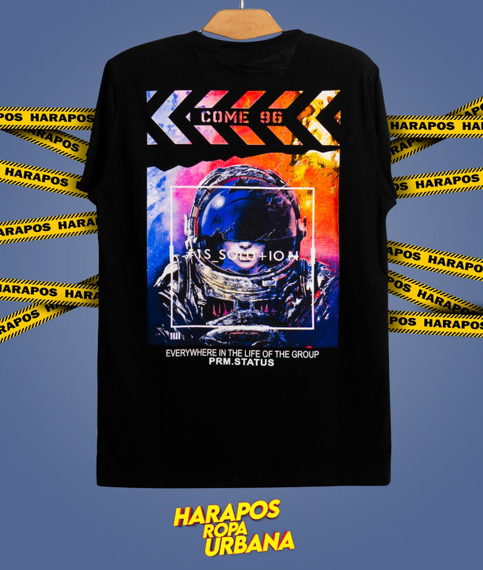 Polera off white negra astronauta detras