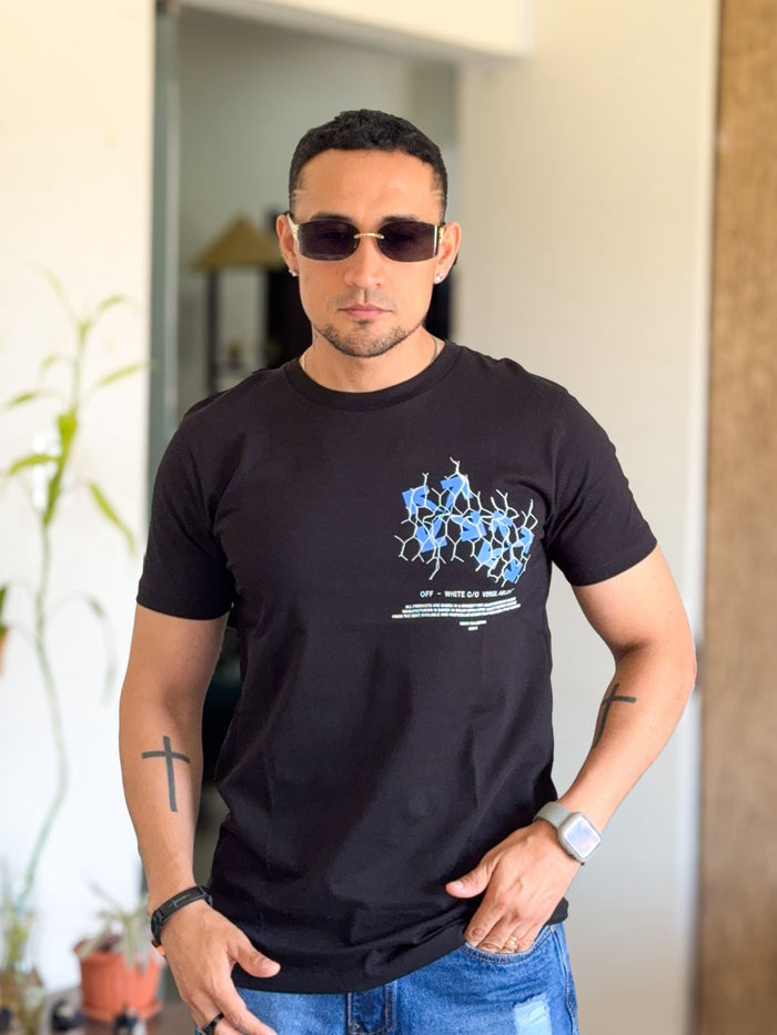 Polera Off White negra con alambres azules