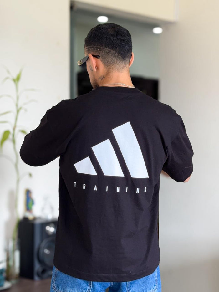 Polera Adidas training oversize negro
