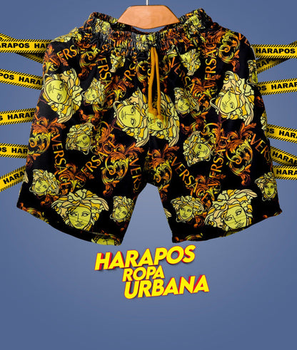 Short Versace sublimado negro con medusas doradas